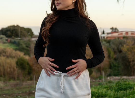 MAGLIONE COLLO ALTO NERO